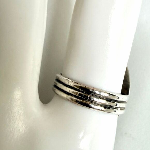 Artisan Silver Treble Clef adjustable Statement Ring - Picture 3 of 12